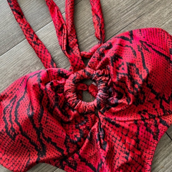 WEINICOCO red snake scrunchy butt swimming one piece ♥️ - Picture 5 of 6